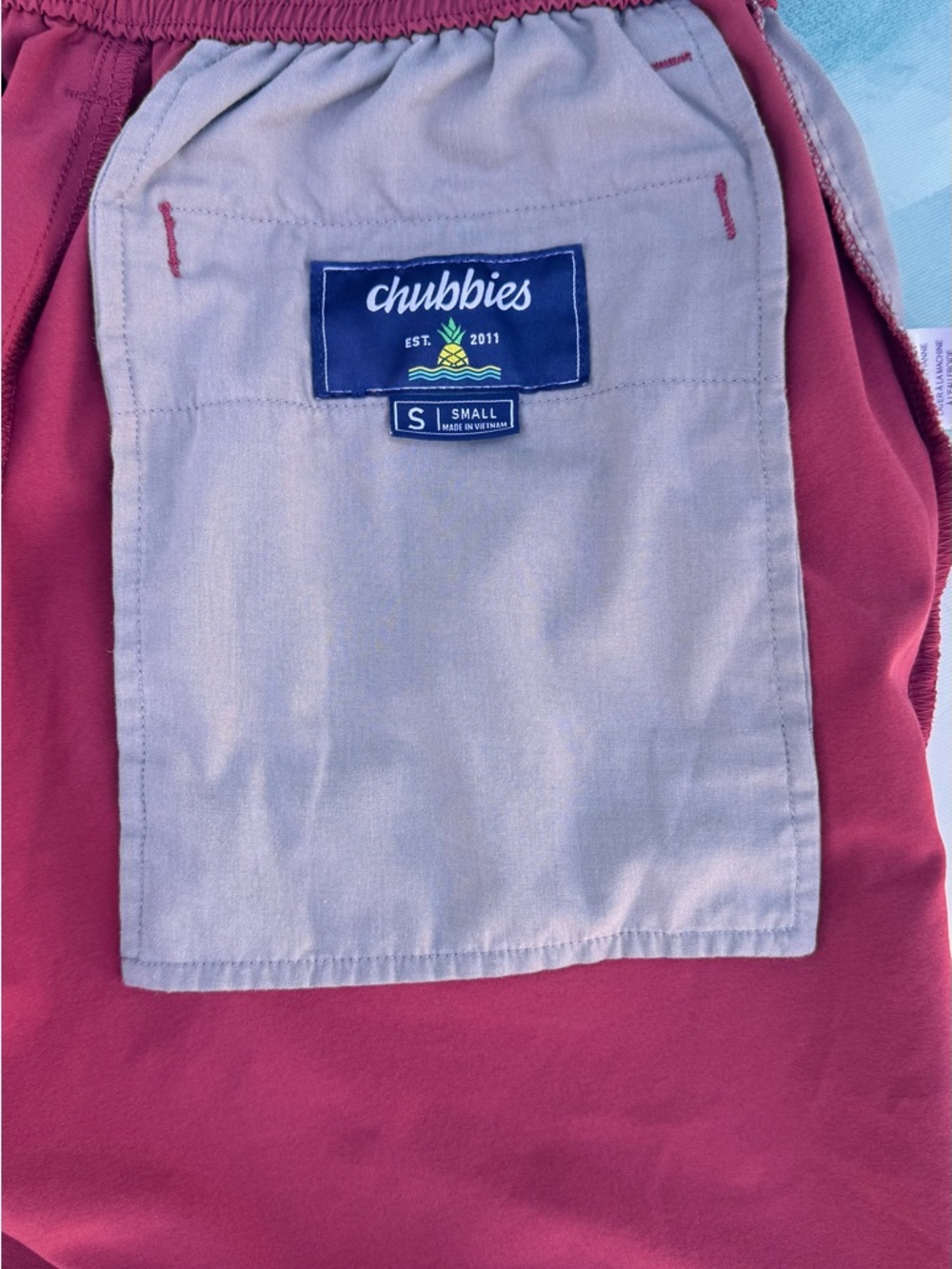 chubbies Red Elastic Drawstring Hybrid Shorts - Picture 4 of 5